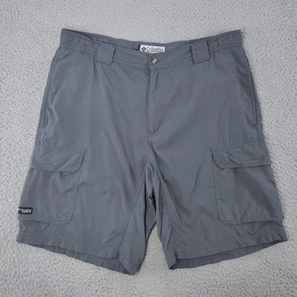Vintage Columbia Shorts Mens M Gray GRT Omni Dry Cargo Pockets Packable Trekking
